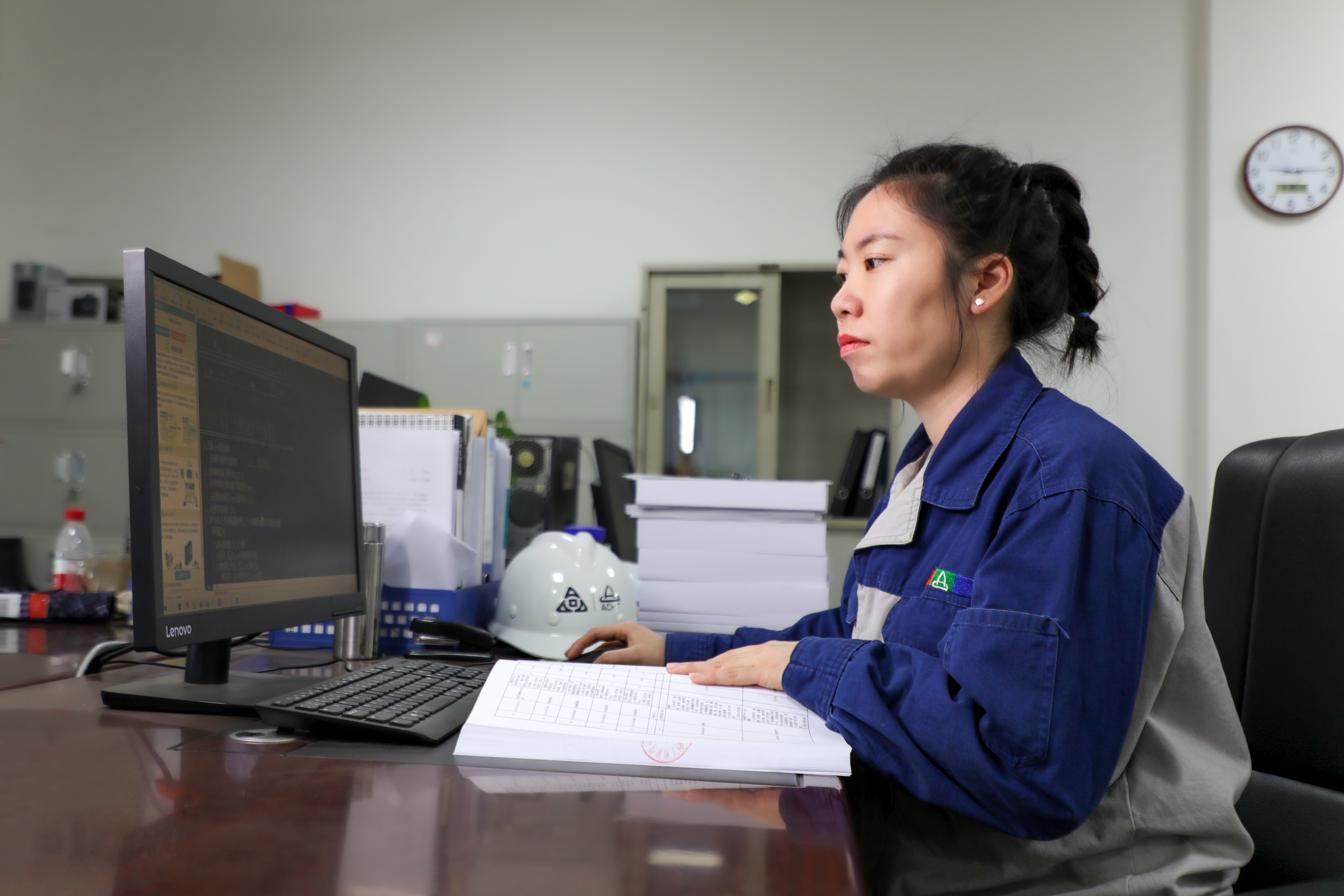 安彩“她”力量|余艷梅:每當(dāng)想起她,梅花便落滿了南山