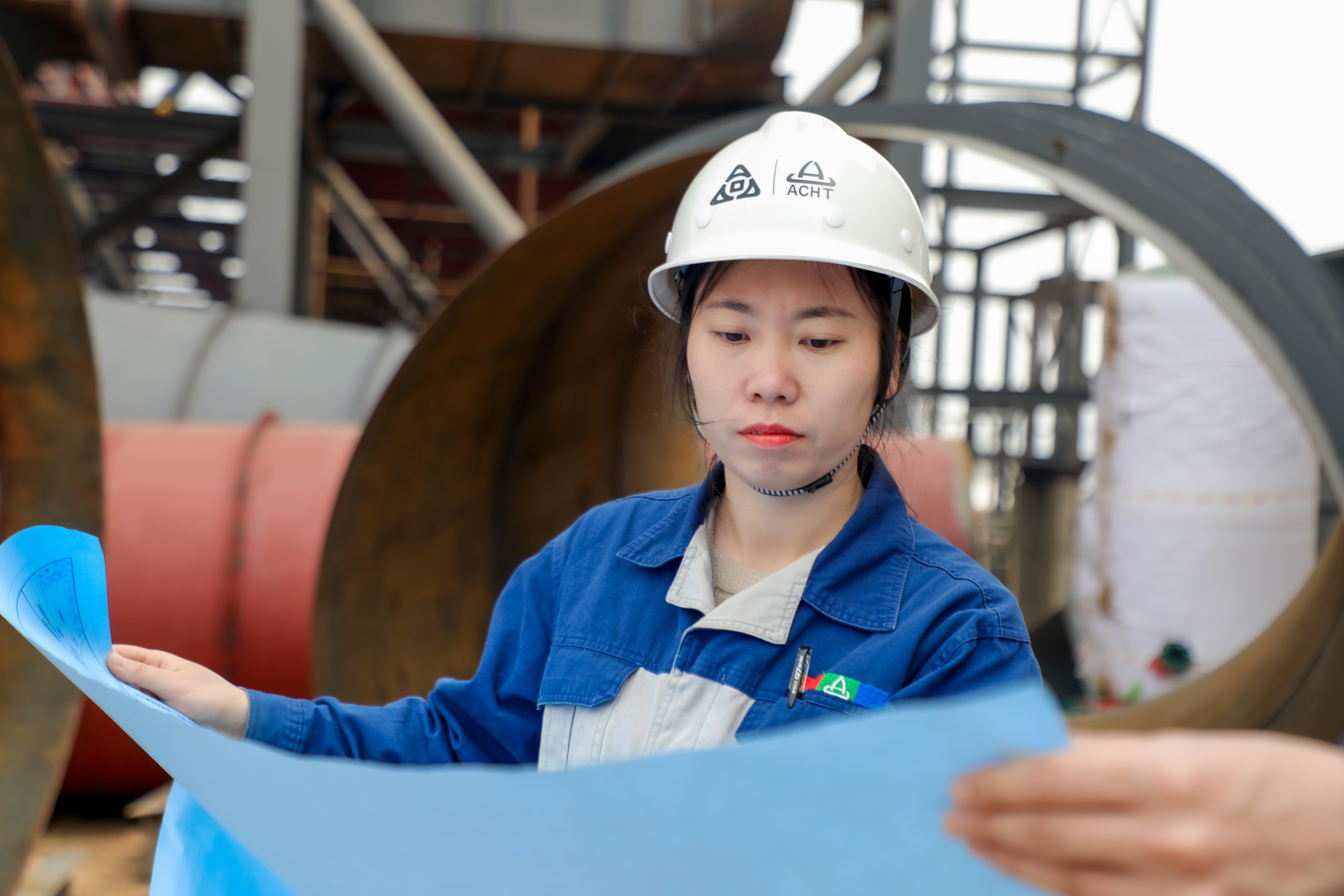 安彩“她”力量|余艷梅:每當(dāng)想起她,梅花便落滿了南山